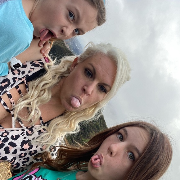 Meet your Posher, Hope - Picture 6 of 8